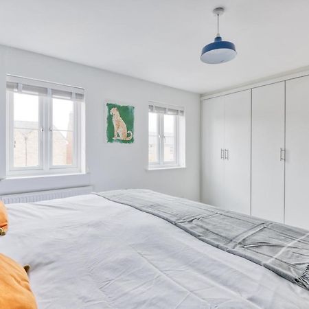 5 Bed House In Gloucester Hucclecote Zewnętrze zdjęcie