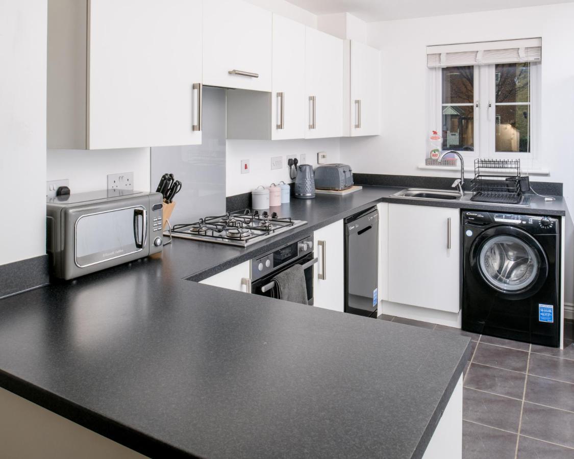5 Bed House In Gloucester Hucclecote Zewnętrze zdjęcie