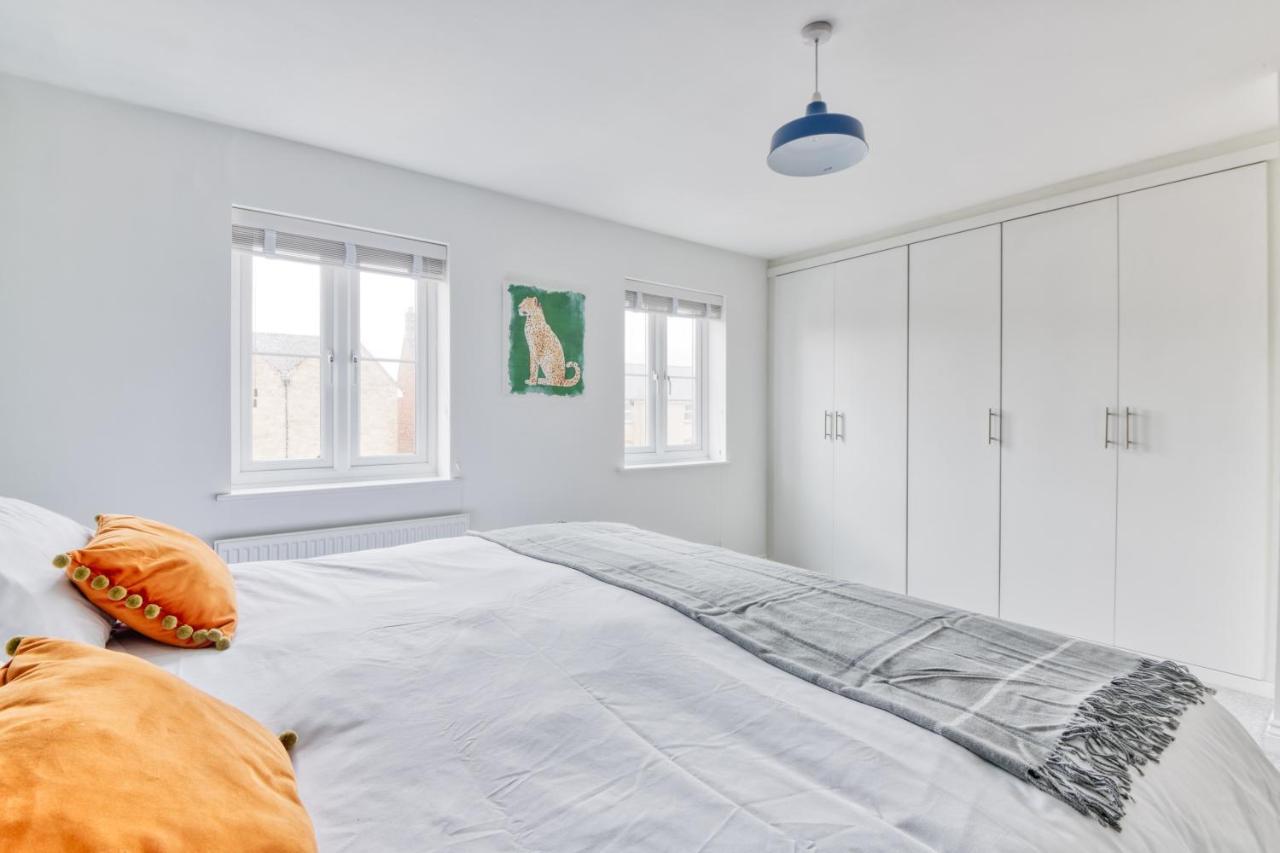5 Bed House In Gloucester Hucclecote Zewnętrze zdjęcie