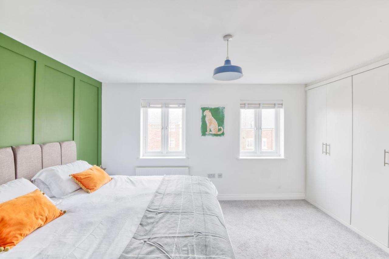 5 Bed House In Gloucester Hucclecote Zewnętrze zdjęcie